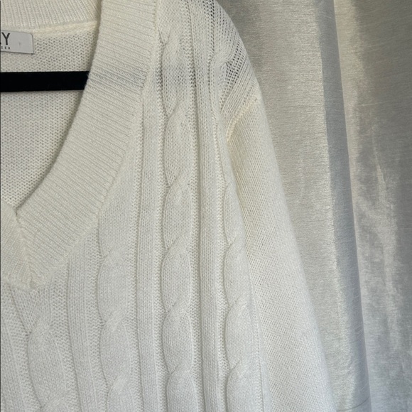 White V-Neck Cable Knit Sweater - Picture 5 of 6